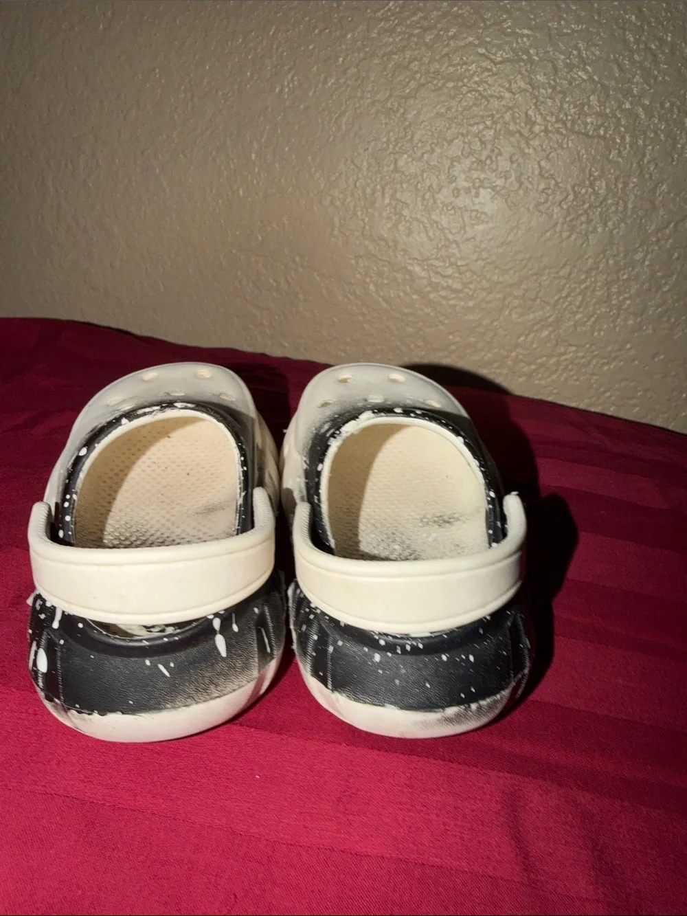 Kids White & Black Paint-Splash Clog Shoes